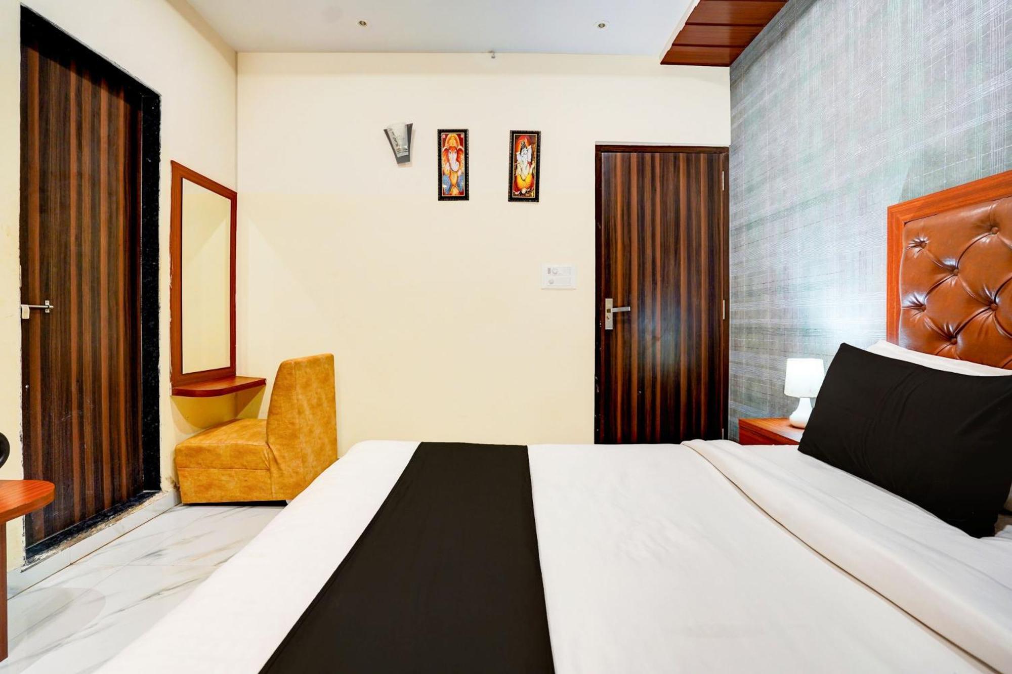 Hotel Townhouse Ram Katora Near Vishwanath Temple Formerly Sv Grand Varanasi Exterior foto