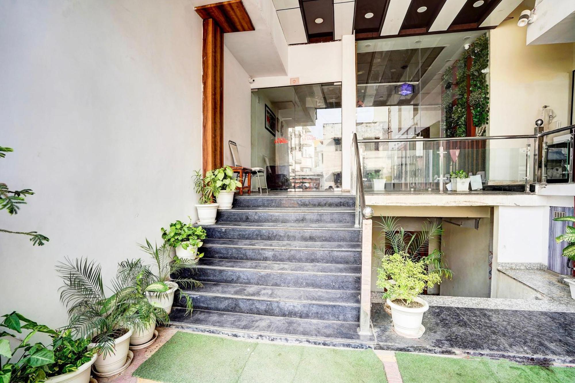Hotel Townhouse Ram Katora Near Vishwanath Temple Formerly Sv Grand Varanasi Exterior foto