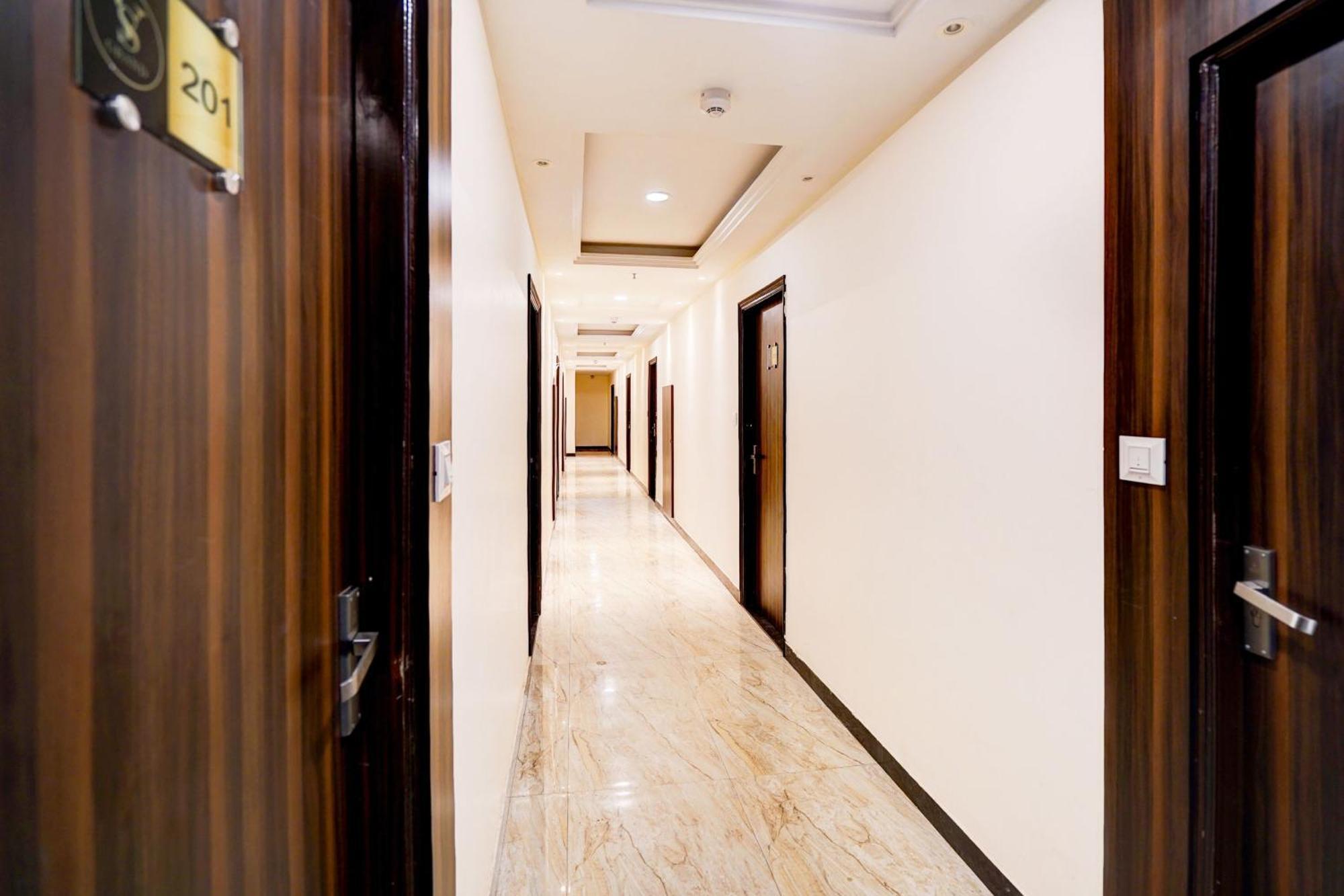 Hotel Townhouse Ram Katora Near Vishwanath Temple Formerly Sv Grand Varanasi Exterior foto