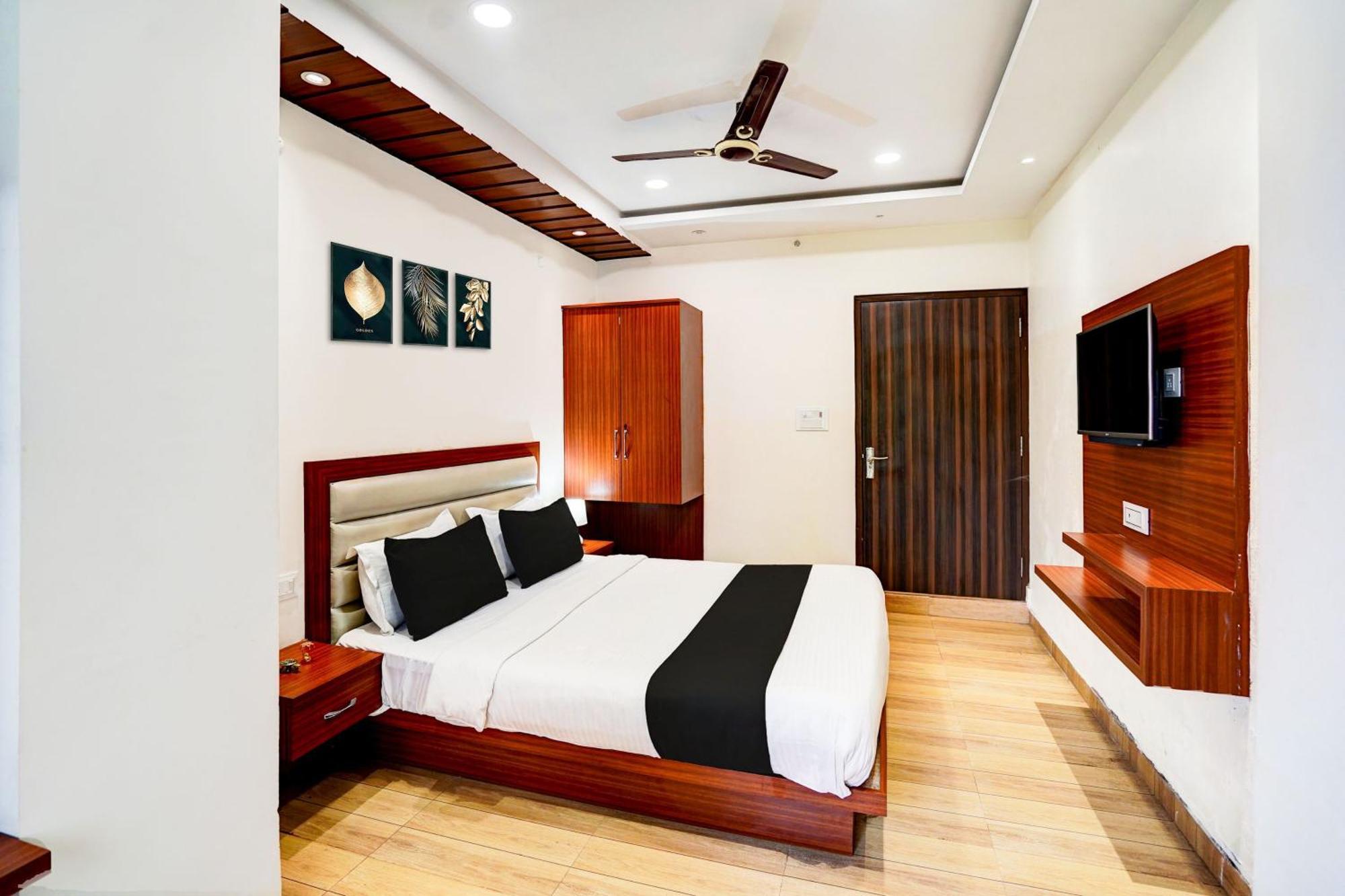 Hotel Townhouse Ram Katora Near Vishwanath Temple Formerly Sv Grand Varanasi Exterior foto