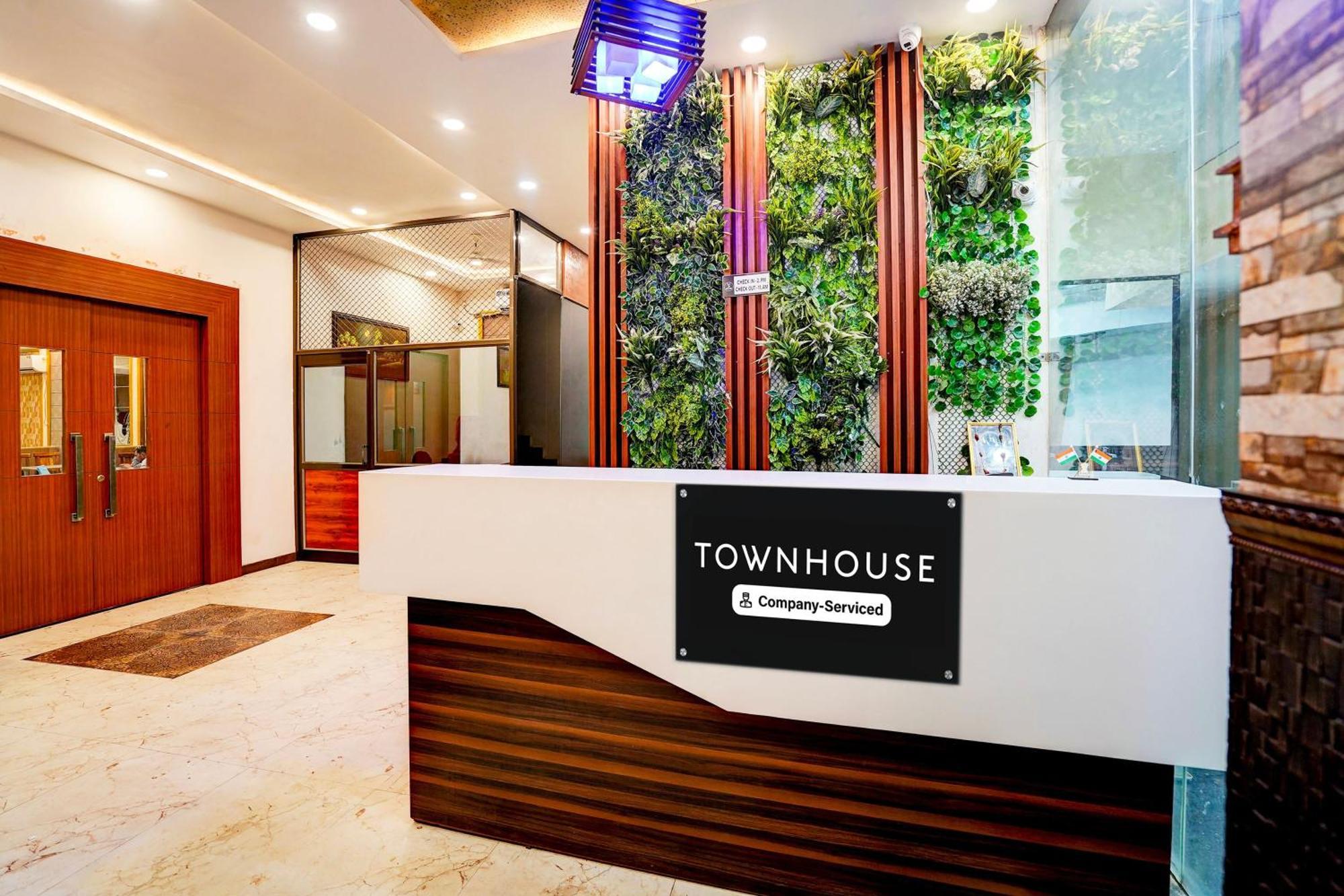 Hotel Townhouse Ram Katora Near Vishwanath Temple Formerly Sv Grand Varanasi Exterior foto
