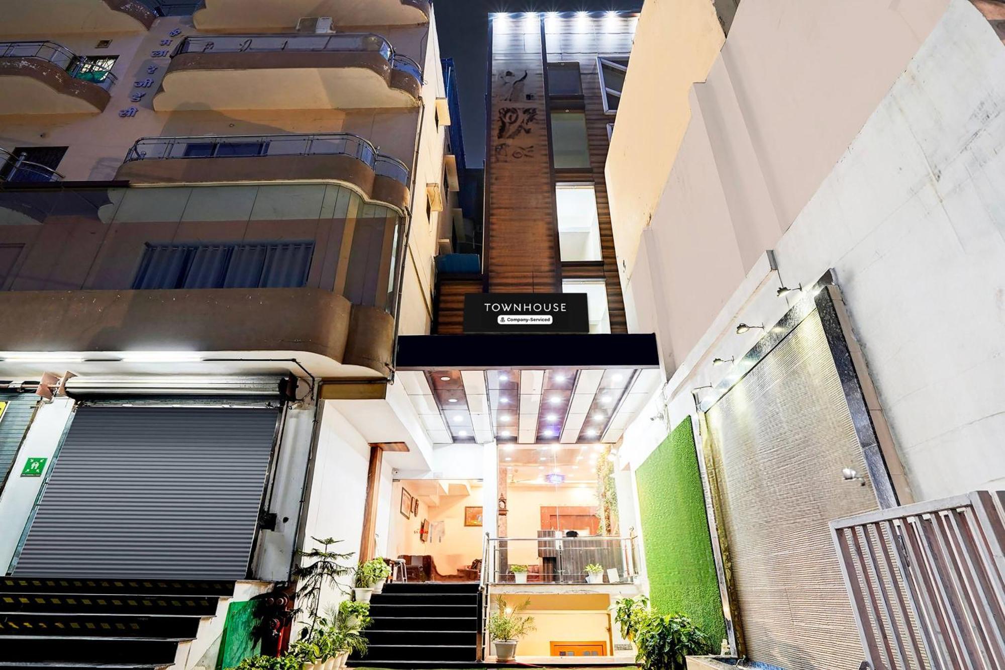 Hotel Townhouse Ram Katora Near Vishwanath Temple Formerly Sv Grand Varanasi Exterior foto