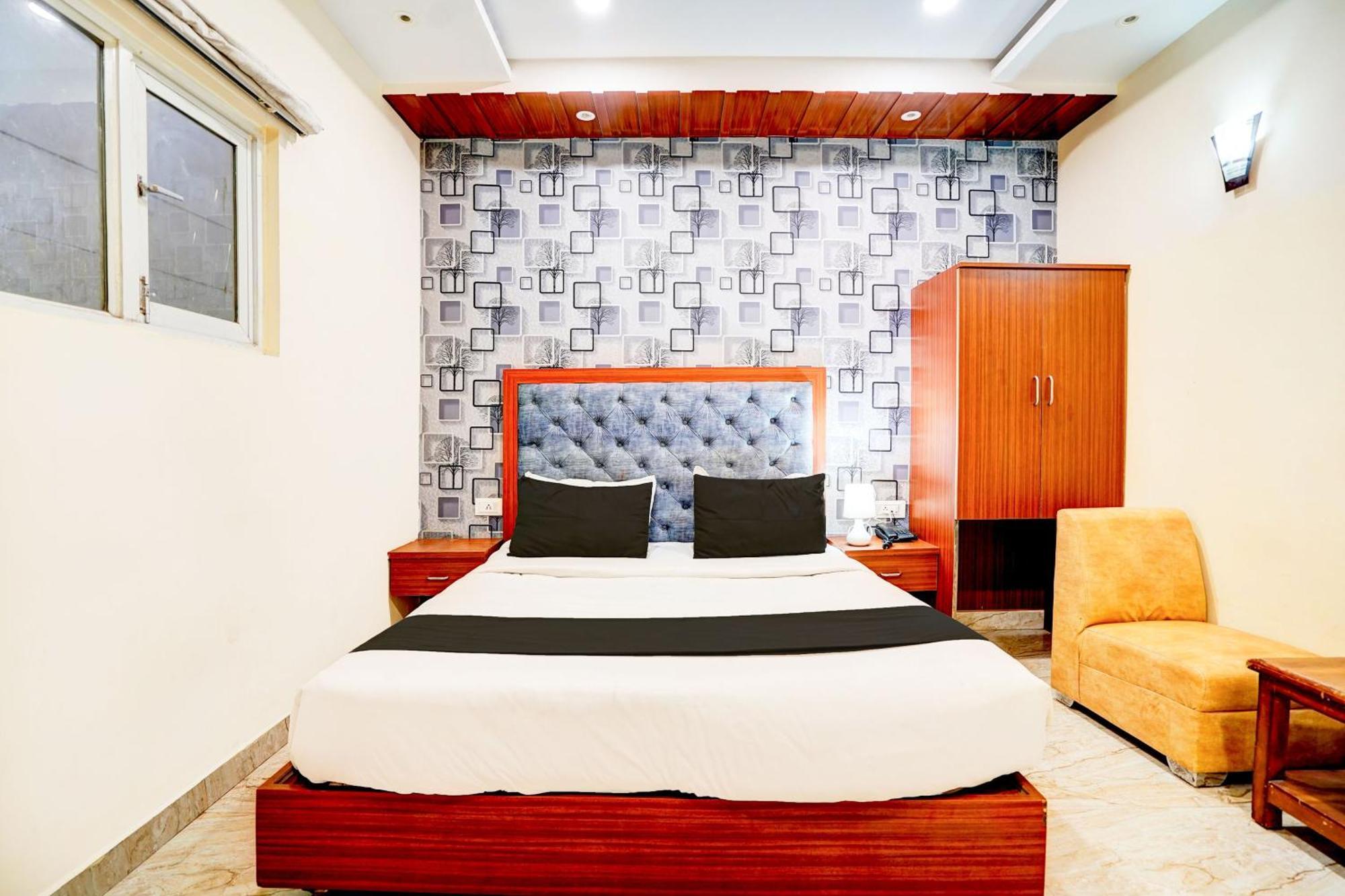 Hotel Townhouse Ram Katora Near Vishwanath Temple Formerly Sv Grand Varanasi Exterior foto